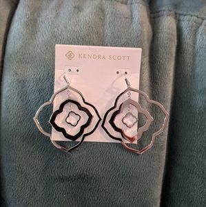 Kendra Scott NWT Darenda Silver Earrings